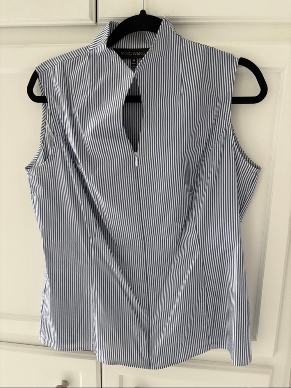 Ming Wang Navy & White Striped Sleeveless Blouse size Medium excellent condition